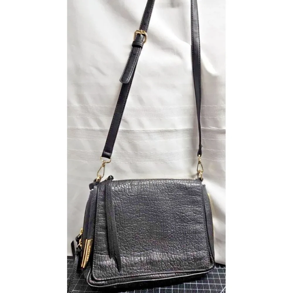 Vince Camuto IDA textured leather zip round extension‎ crossbody bag black